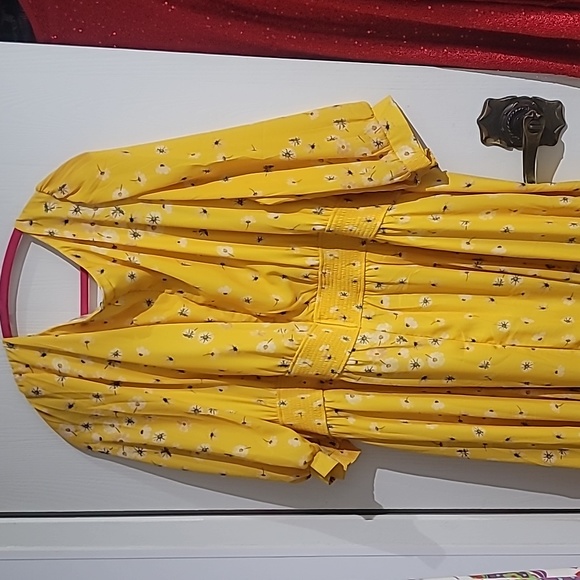Yellow Daisy Dress - Picture 4 of 5
